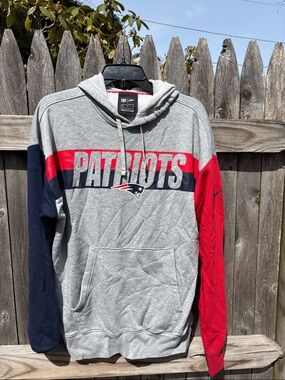Nike NFL Patriots medium cotton blend hoodie!